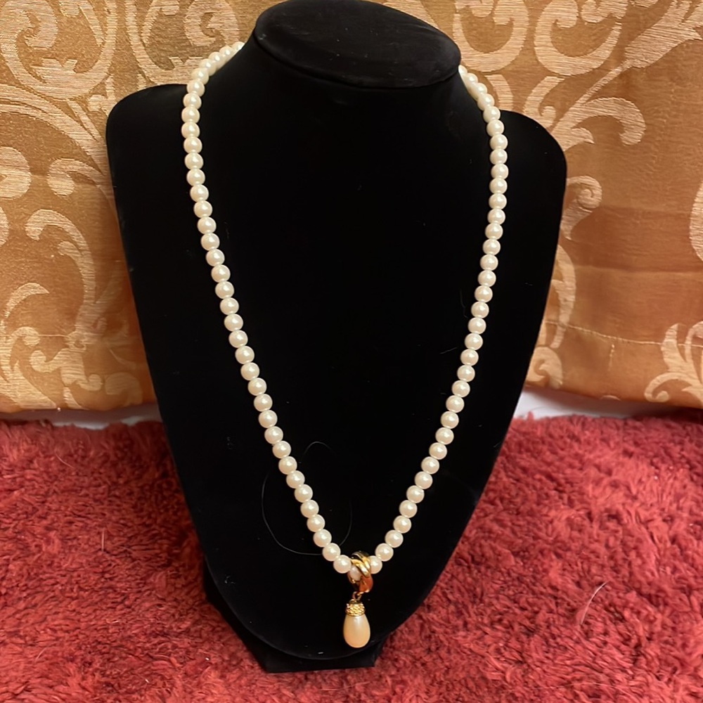 18” faux pearl necklace